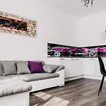 Lora & Lana アパート