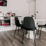 Lora & Lana アパート