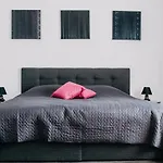 Lora & Lana アパート