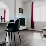 Lora & Lana アパート *