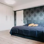 Lora & Lana アパート *