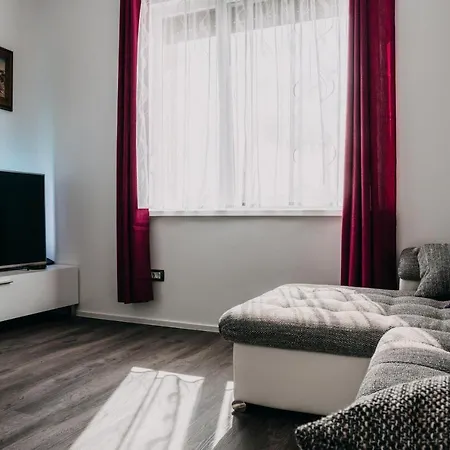 Daire Lora & Lana Ljubljana