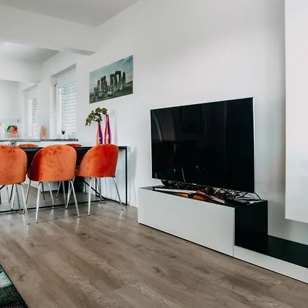 Apartman Lora & Lana *