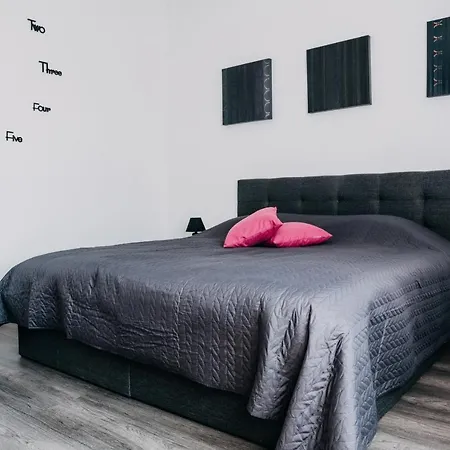 Apartman Lora & Lana