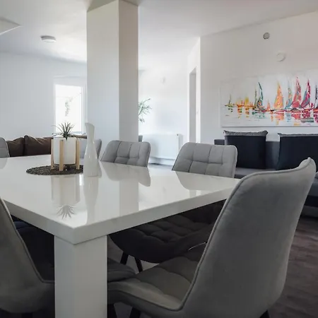 Apartman Lora & Lana