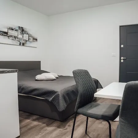 Lora & Lana Apartman *