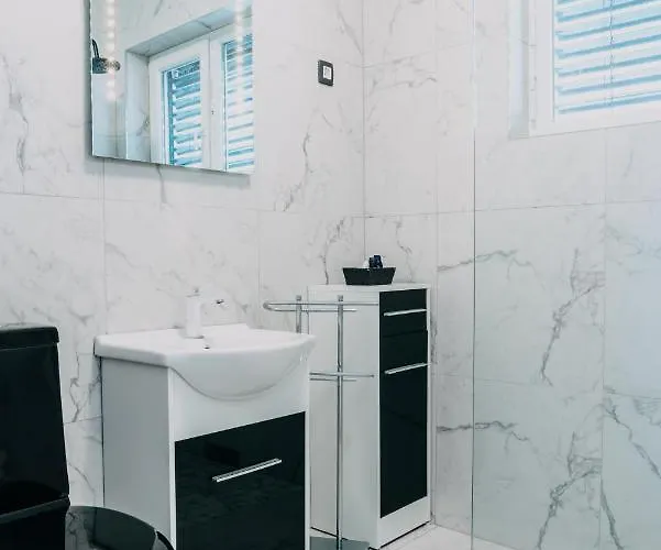 Apartman Lora & Lana