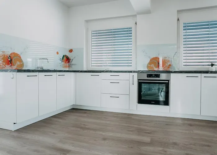 Apartman Lora & Lana *