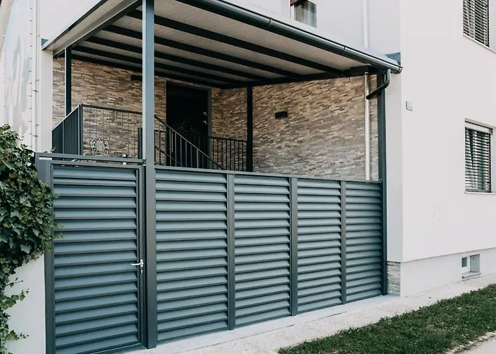 Lora & Lana דירה