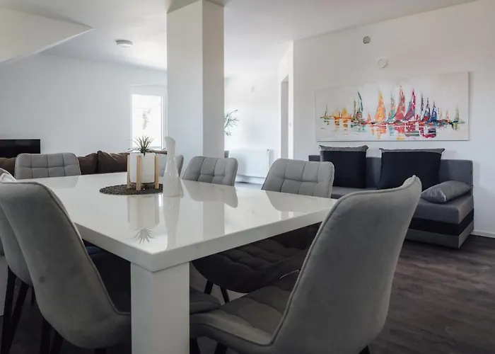 Apartman Lora & Lana