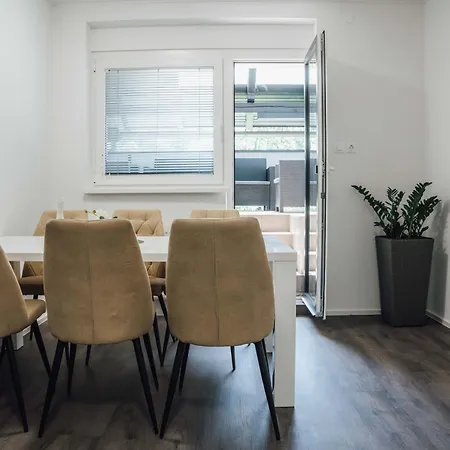 Lora & Lana Apartment